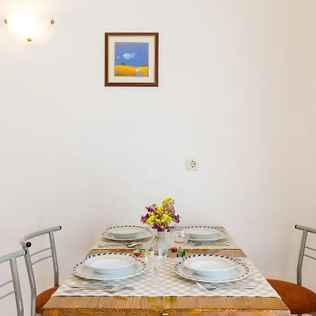 Cozy Mit Atemberaubenden Meerblick, Bbq Und Nur 500 Meter Zum Dramalj