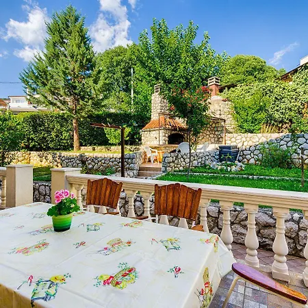 Apartamento Cozy Mit Atemberaubenden Meerblick, Bbq Und Nur 500 Meter Zum Dramalj