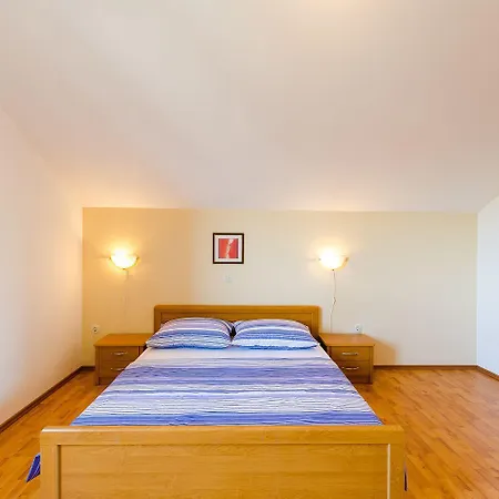 Cozy Mit Atemberaubenden Meerblick, Bbq Und Nur 500 Meter Zum Dramalj